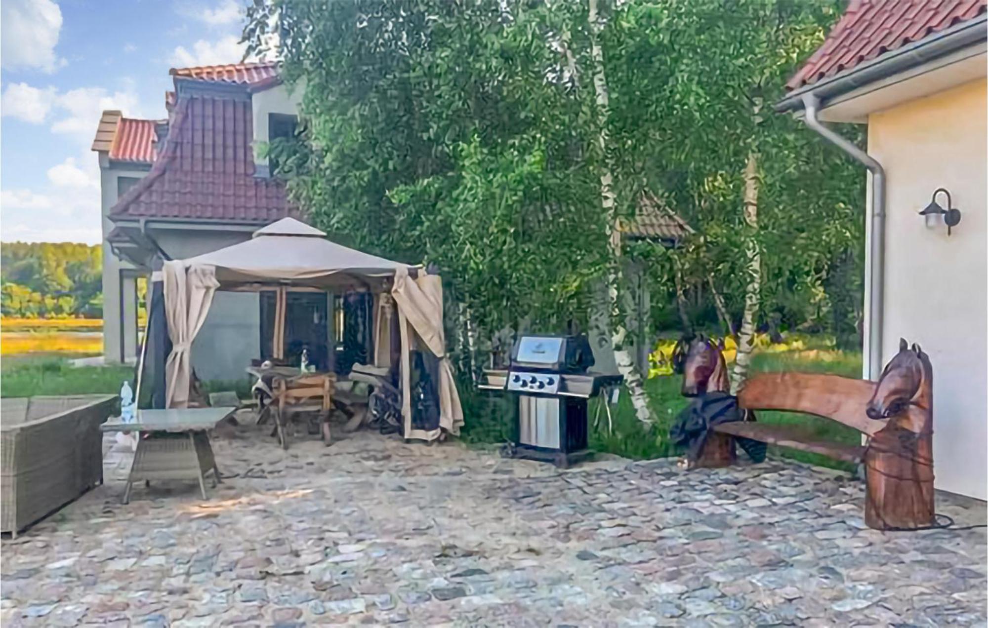 Amazing Home In Gniewino With Kitchen Exteriör bild