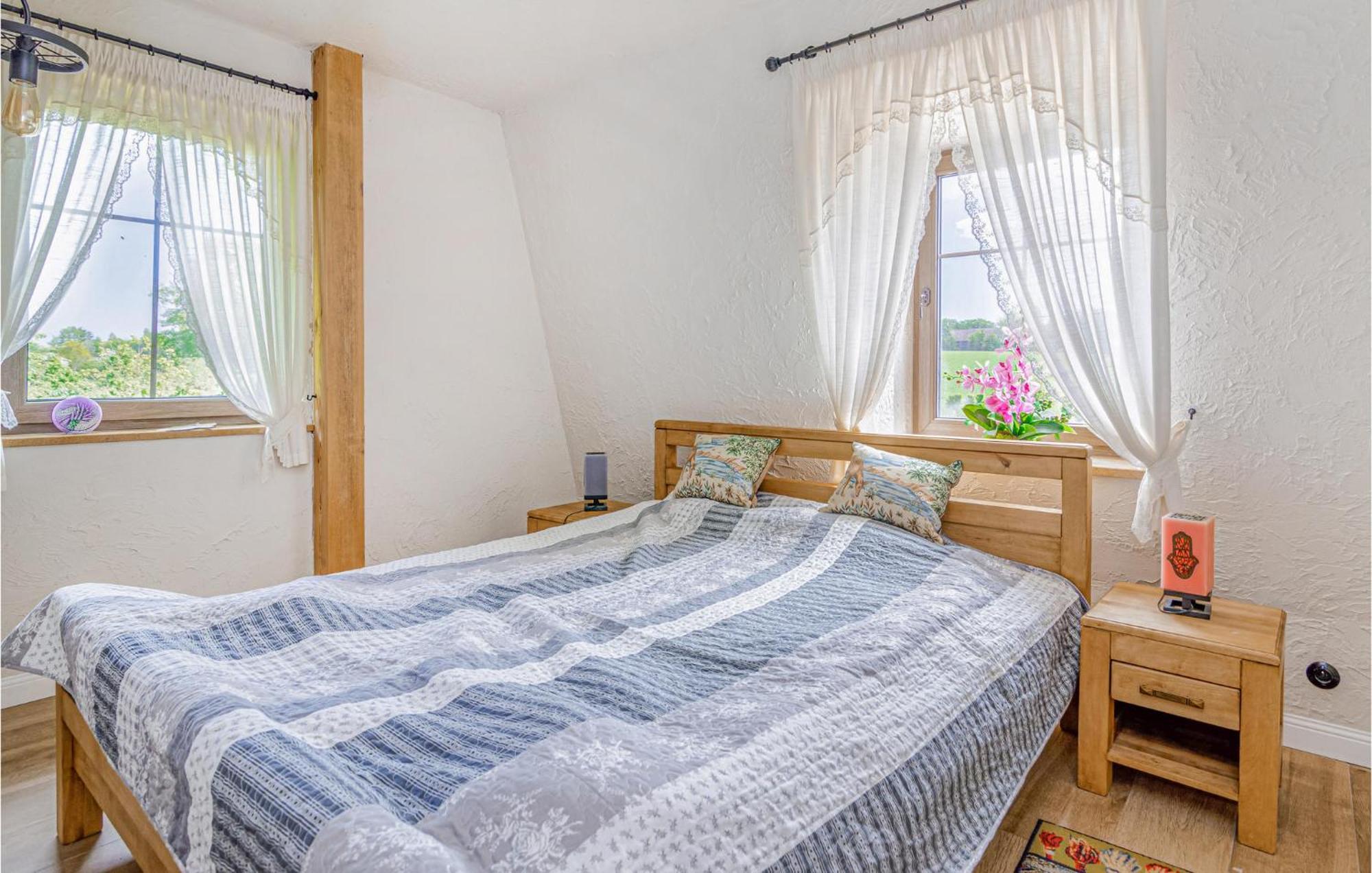 Amazing Home In Gniewino With Kitchen Exteriör bild