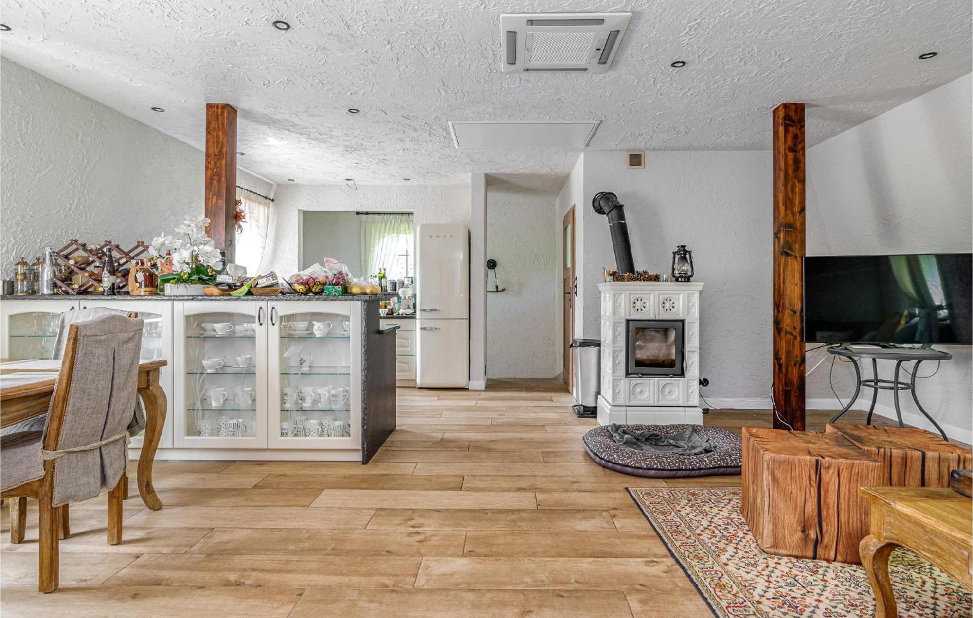 Amazing Home In Gniewino With Kitchen Exteriör bild